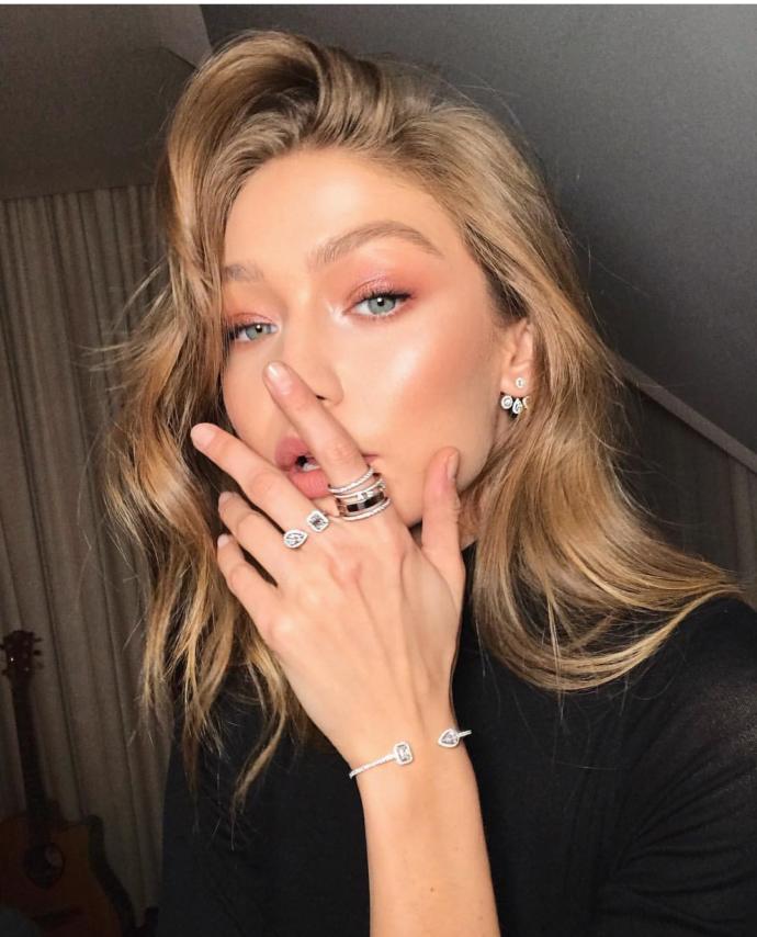 Gigi Hadid mi Hande Erçel mi?