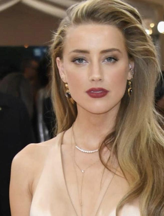Hangisi daha güzel Miranda Kerr mi Amber Heard mı?