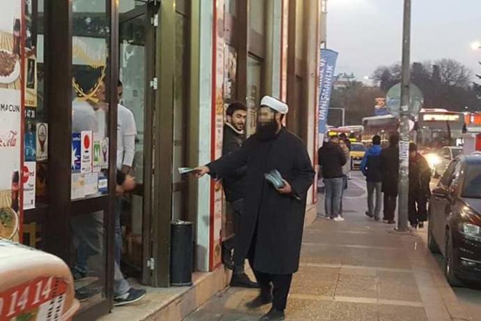 Müslüman yılbaşı ve noel kutlamaz mı?