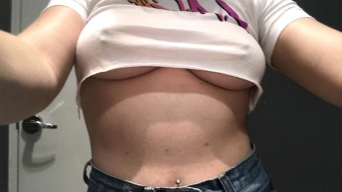 Göğüs uçlarındaki piercing hakkında ne düşünüyorsunuz?