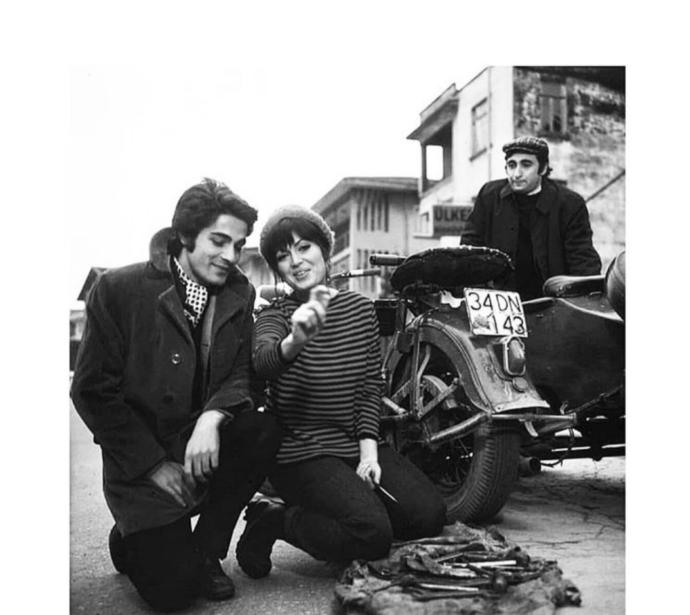Bir şeye ait olmayı ya da sahip olmayı sevmiyorum. Bir şeyle yan yana durunca daha güzel hissetmeyi seviyorum?