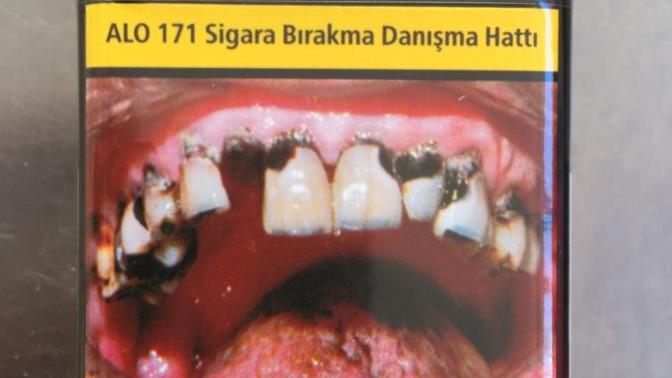 Sigara paketlerinin üzerine daha ne kadar iğrenç fotolar koyarlar sizce?