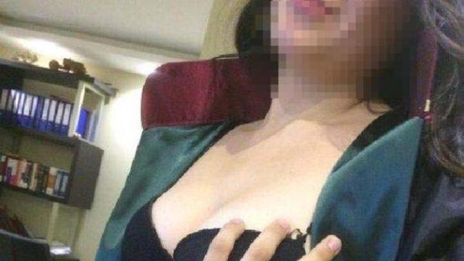 Adana'da Avukat cübbesiyle seksi poz veren kişi hakkında ne düşünüyorsunuz?