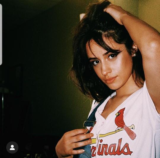 Bu kız, Camila Cabello, sizce güzel mi (detayları okuyun)?