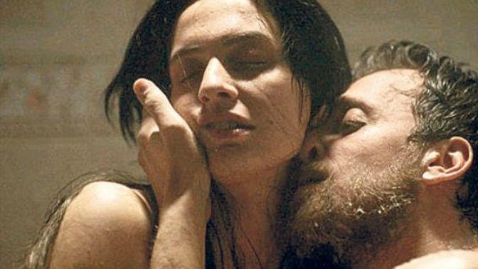 Eşinize/partnerinize oynayacağı filmde sevişmesine izin verir misiniz?
