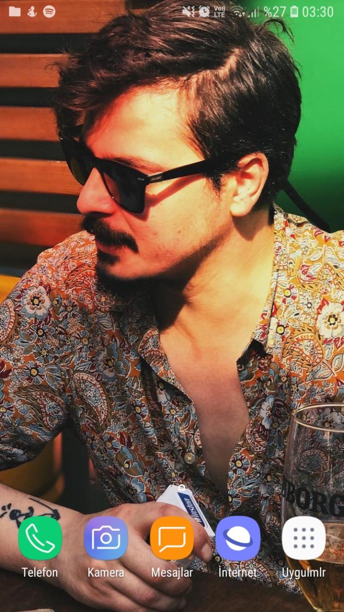 Ana ekran duvar kağıdınız ne?