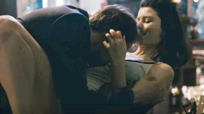 Kenan Doğulu, eşi Beren Saat’in, dizideki o sahneleri için,”Mehmet’le çok iyi uyum yakaladılar, gurur duyuyorum”demiş, bu nedir?