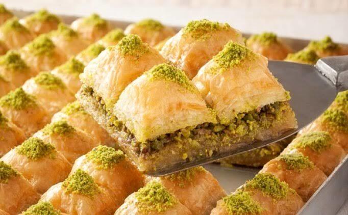 4 bin takipçiye özel hangi şerbetli tatlıyı yapayım?Baklava mı ıslak kurabiye mi?