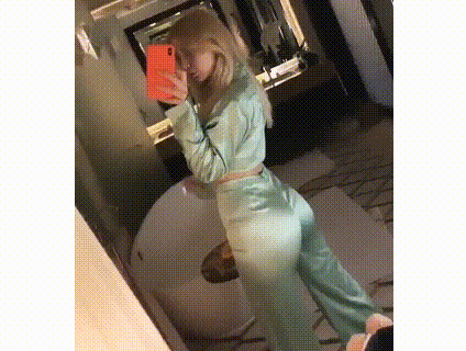 Aleyna bu ayna (!) selfisiyle sence ne demek istiyor kscan?