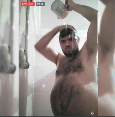 Duş alırken bile mutsuz olan varmı?