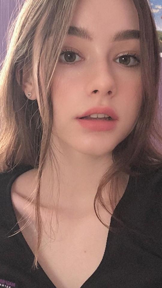 Bu kız güzel mi değil mi sizce?