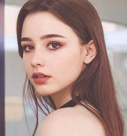 Bu kız güzel mi değil mi sizce?