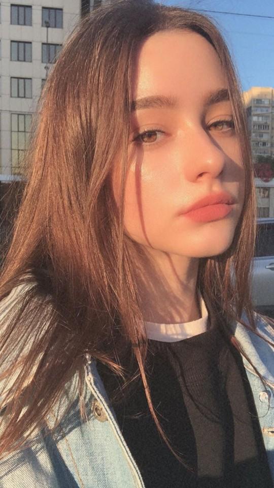 Bu kız güzel mi değil mi sizce?
