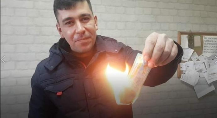 Esat Şahan, 20 bin lira isabet eden piyango biletini patronunun tavsiyesi üzerine haram diyerek yaktı. Sizce doğru mu yaptı?