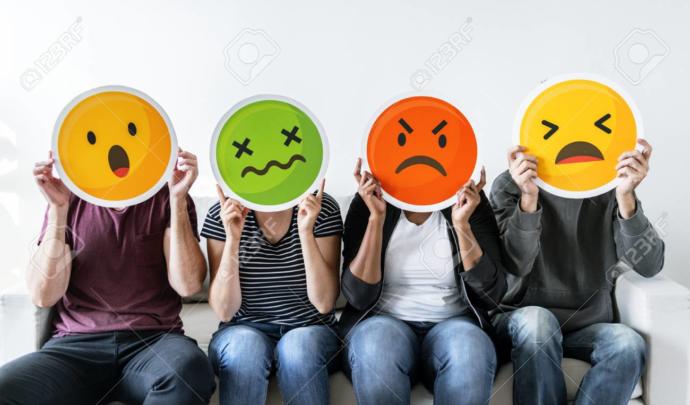 Kısa mesajlarla evlilik teklifi yapılır mı? Yapılsaydı emoji kullanırmıydın?