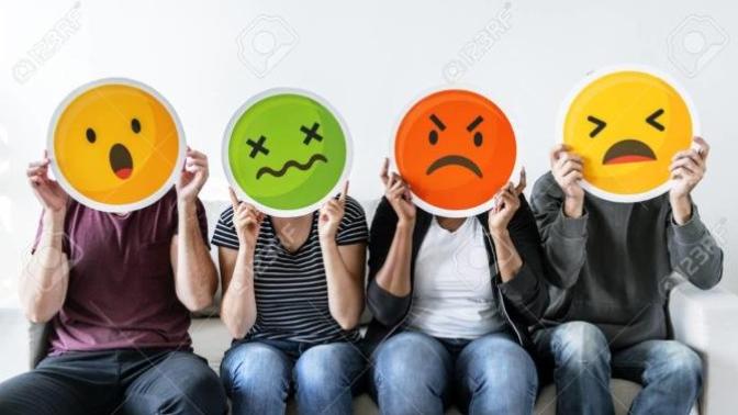 Kısa mesajlarla evlilik teklifi yapılır mı? Yapılsaydı emoji kullanırmıydın?