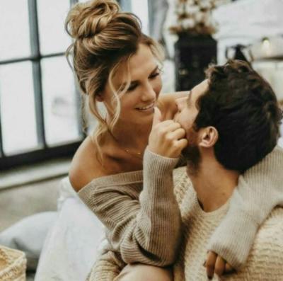 Aşk kazanacak! Romantik sevgili mi yoksa maço sevgili mi sevdiğini daha mutlu eder?