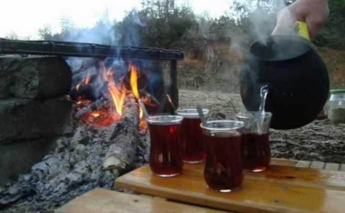 Bol kaşarlı tostun yanında çay mı, ayran mı?