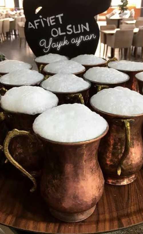 Bol kaşarlı tostun yanında çay mı, ayran mı?