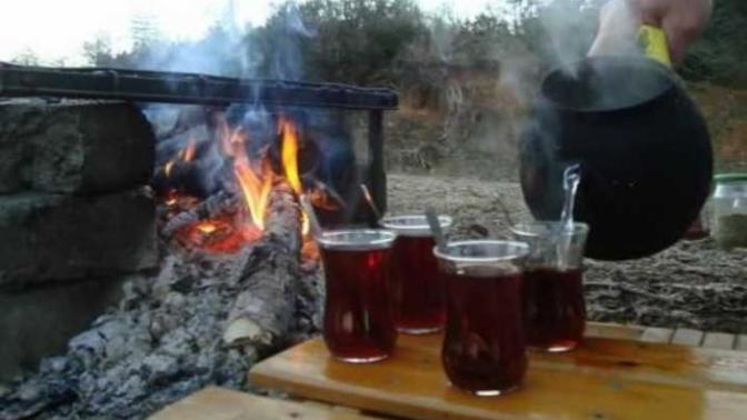 Bol kaşarlı tostun yanında çay mı, ayran mı?