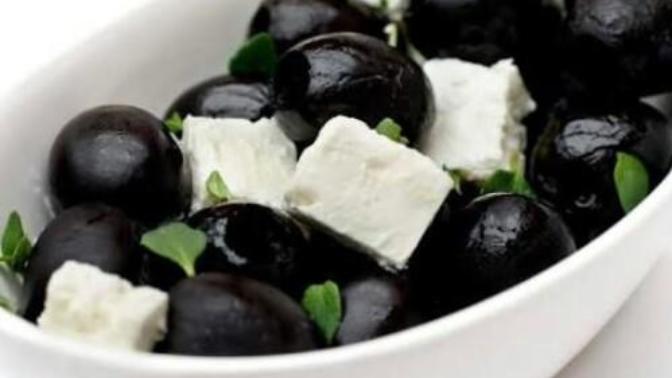 İnsanları ikiye ayıracak soru! Kahvaltıların vazgeçilmezi olan peynir mi yoksa zeytin mi kraldır?