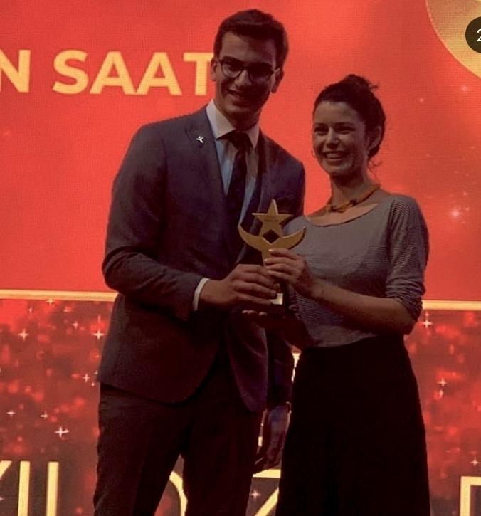 Beren Saat’in Onur ödülü 10 günlük Atiye’den mi? 10 yıllık Bihter’den mi geldi kscan?