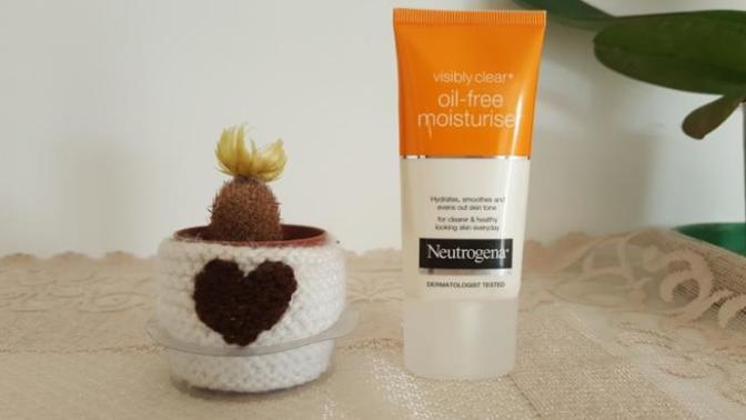Neutrogena yağsız nemlendirici kullanan var mı?