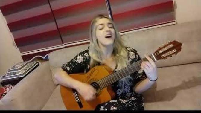 Eleman travesti saygı duyarım ilgilenmem onunla banane ama sesi efso ya sizce nasıl?