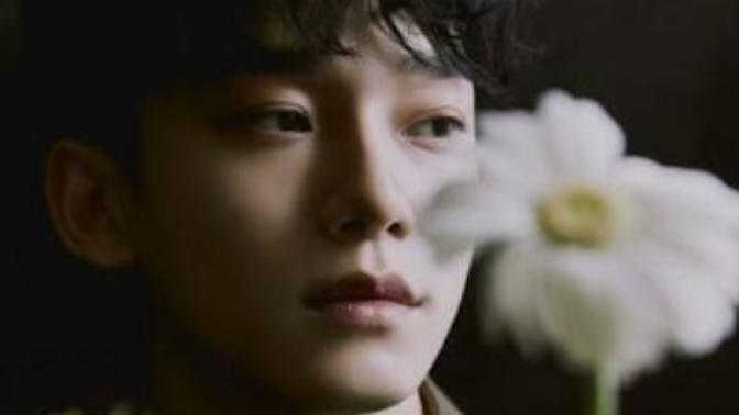 Exo grubunun üyesi olan Chen (Kim Jongdae) bugün 7 aylık hamile olan nişanlısı ile evlendi, Peki ne düşünüyorsunuz? 