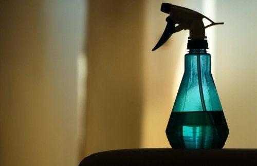 Halıdaki yağ kokusu nasıl çıkar?