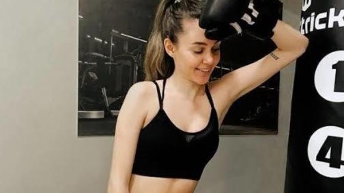 Berfu Yenenler 1 haftada 10 kilo verdi! Sizce bir haftada 10 kilo vermek sağlıklı olabilir mi?