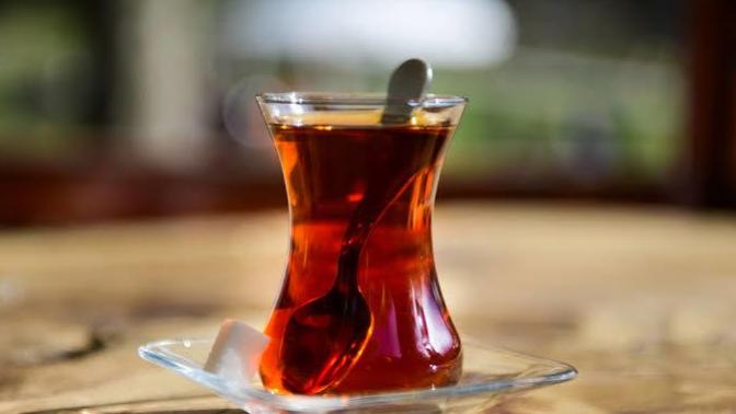 Çay en güzel hangisinde içilir? Bardakta mı kupada mı?