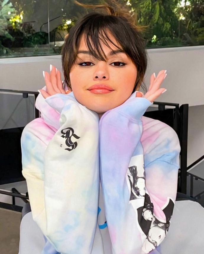 Selena gomez in vücudu çok güzel ve sıkı görünüyor değil mi?