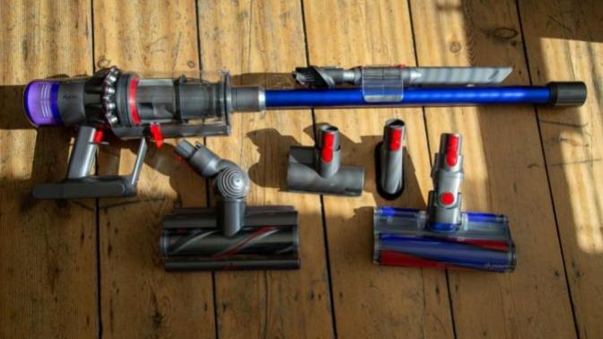 Dyson süpürgelerden hangisi daha pratik oluyor: şarjlı mı yoksa elektrikli mi?