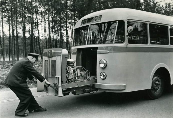 1940 lı yıllarda Kızaklı motor yapan mühendislerden 2000 li yıllarda far için tampon söktüren mühendislere selam olsun mu?