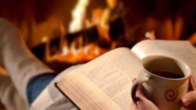 Şömine karşısında kitap okumak mı, doğayla iç içe kitap okumak mı size daha çok huzur verirdi?