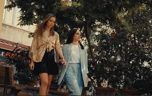 Eşcinsel çift Esin ve Ipek çok tatlı değiller mi 👭🌈?