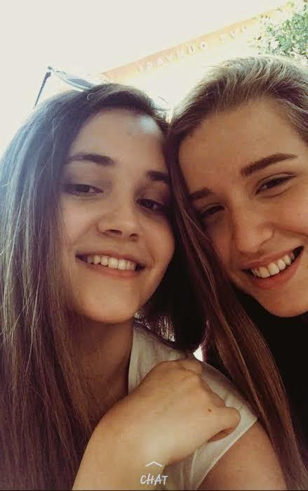 Eşcinsel çift Esin ve Ipek çok tatlı değiller mi 👭🌈?
