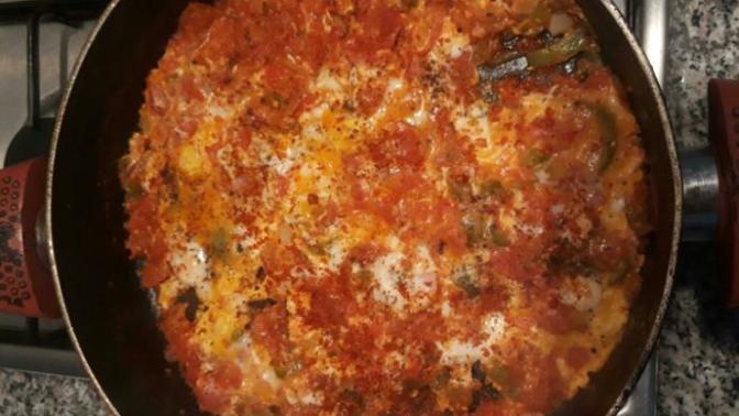 Menemen soğanı karamelize yöntemiyle mi yoksa geleneksel kızartılarak mı daha lezzetli?