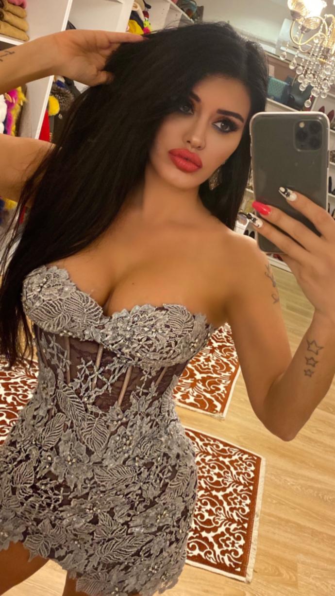 Ebru Polat mı daha seksi Hadise mi?
