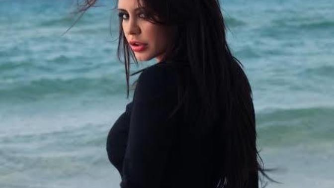 Ebru Polat mı daha seksi Hadise mi?