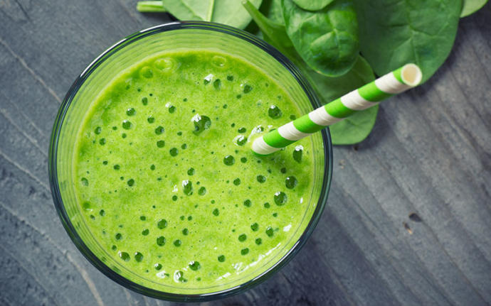 Hem düşük kalorili, hem karnımı doyuracak güzel bir smoothie tarifi verebilen var mı?