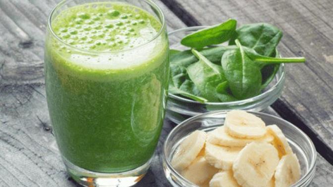 Hem düşük kalorili, hem karnımı doyuracak güzel bir smoothie tarifi verebilen var mı?