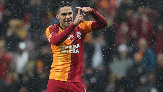Radamel Falcao Sizce Yakışıklı Değil mi Yaa?