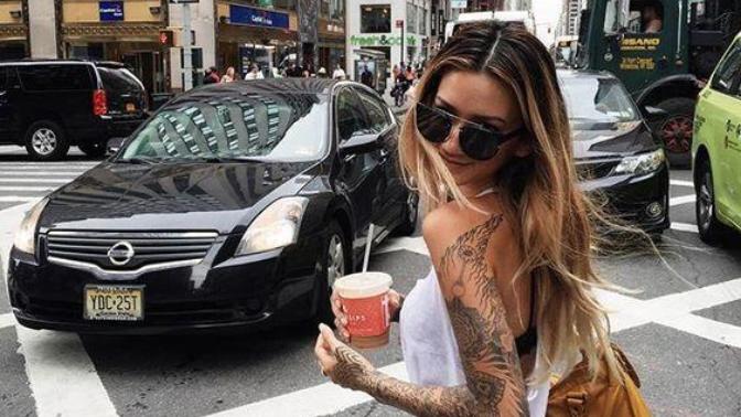 Dövme yaptıran kadınları seksi buluyor musunuz?