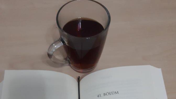 Kitap okurken çay içmeyi çok seviyorum! Peki senin kitap okumak gibi bir aktivite yaparken tercih ettiğin içecek nedir KScan?