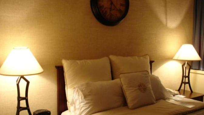 Yatak odası için gece lambası nasıl seçilir, hangi gece lambaları uyku düzeni için iyidir?