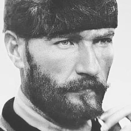Atatürk'ü sevmeyen biriyle evlenir misiniz?