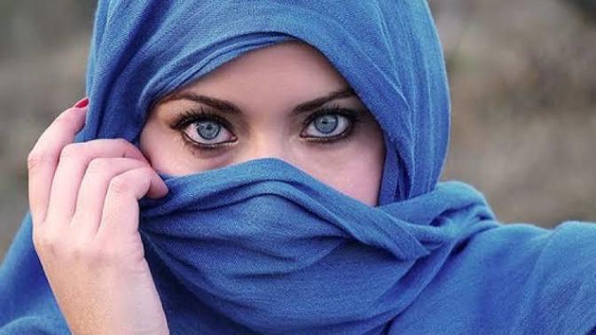 Açık kadın mı? Kapalı kadın mı daha çekiçidir?