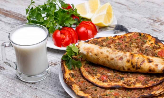 Lahmacun mu pizza mı ?